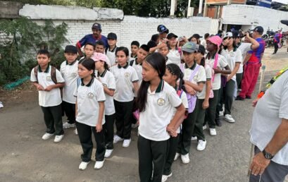 Caminata por la salud y el bienestar en la IE Titán de Yumbo.